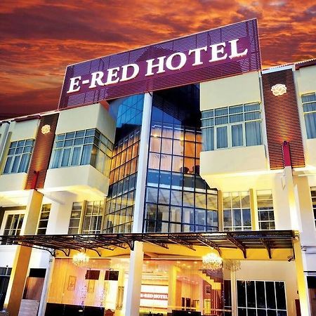 E-Red Hotel Alma Cosmo Bukit Mertajam Bagian luar foto
