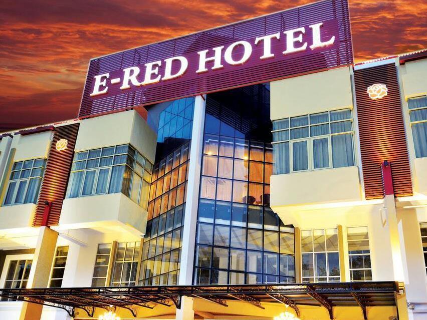 E-Red Hotel Alma Cosmo Bukit Mertajam Bagian luar foto